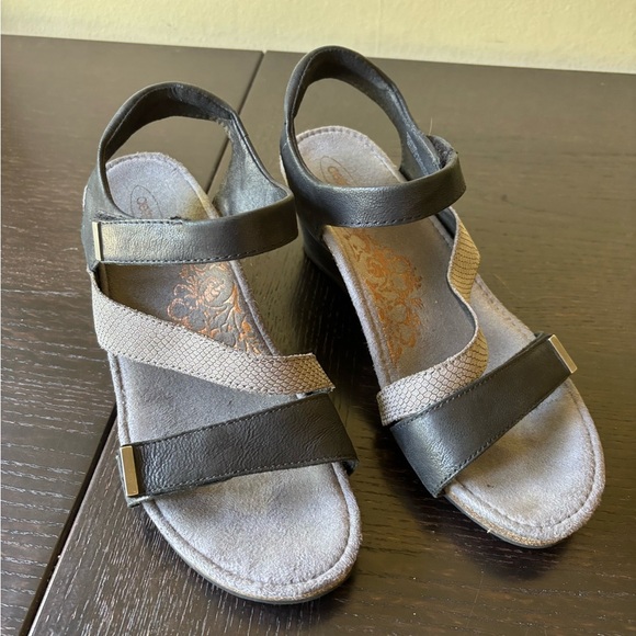 Aetrex Shoes - Aetrex 8 Snake skin Bryn walking sandal